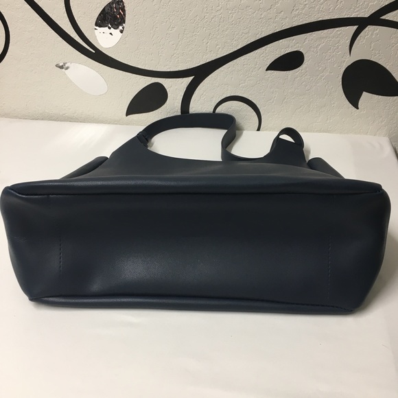 Neiman Marcus Large hobo bag blue vegan leather - Picture 6 of 16
